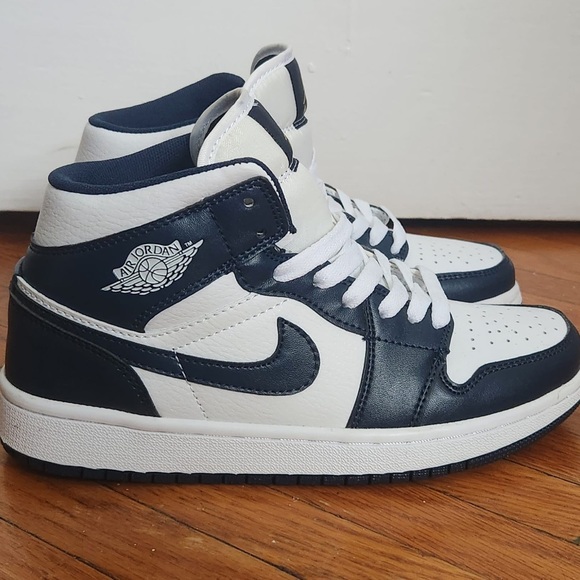 Jordan 1 White Metallic Gold - Picture 4 of 8